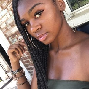 Meet your Posher, Deanna